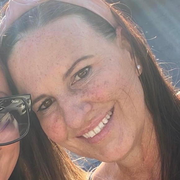 Meet your Posher, Beth - Picture 1 of 2